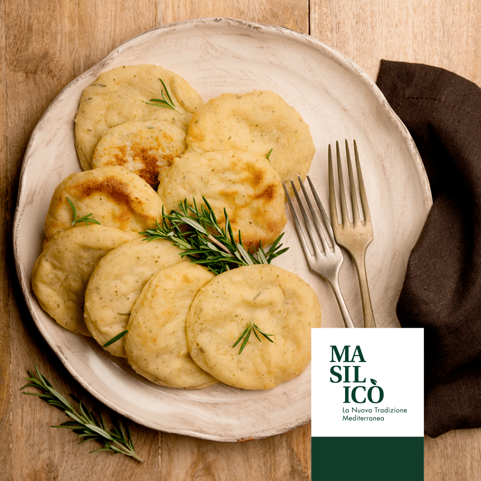 Focaccine di patate con polvere di rosmarino - La Ricetta della Settimana