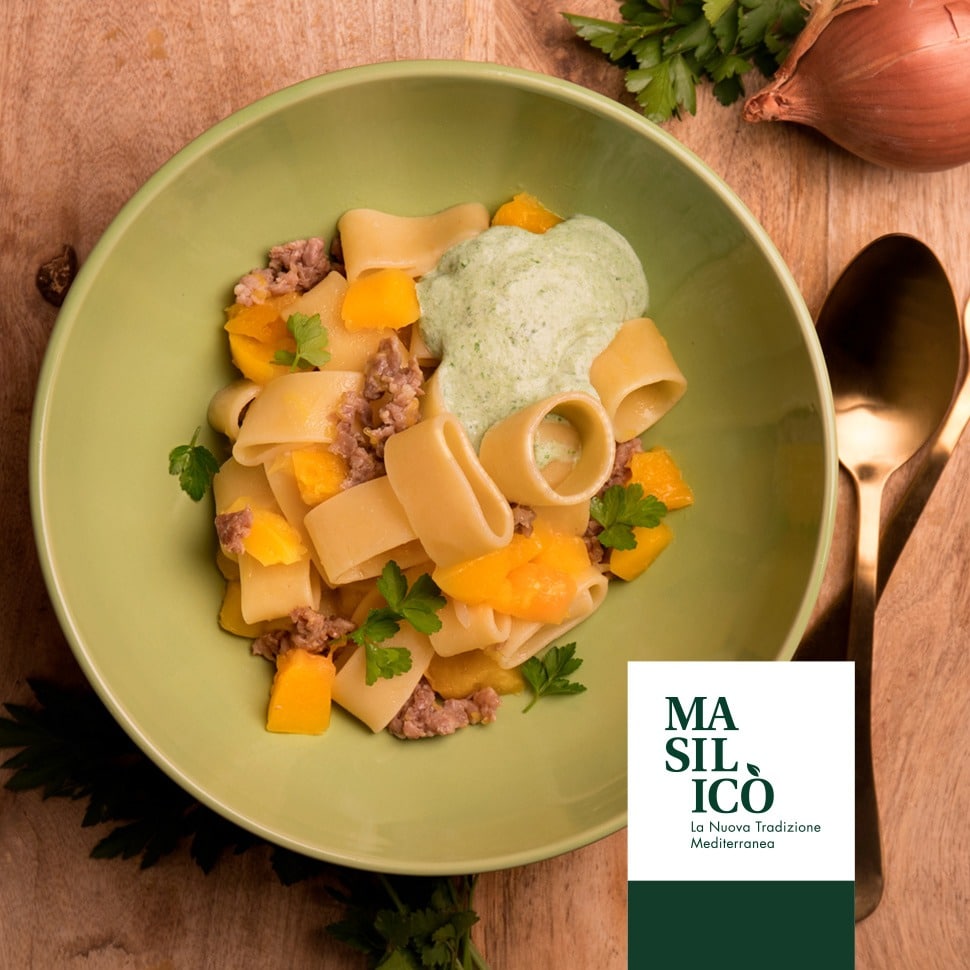 CALAMARATA DI ZUCCA, SALSICCIA E CREMA DI LATTUGA