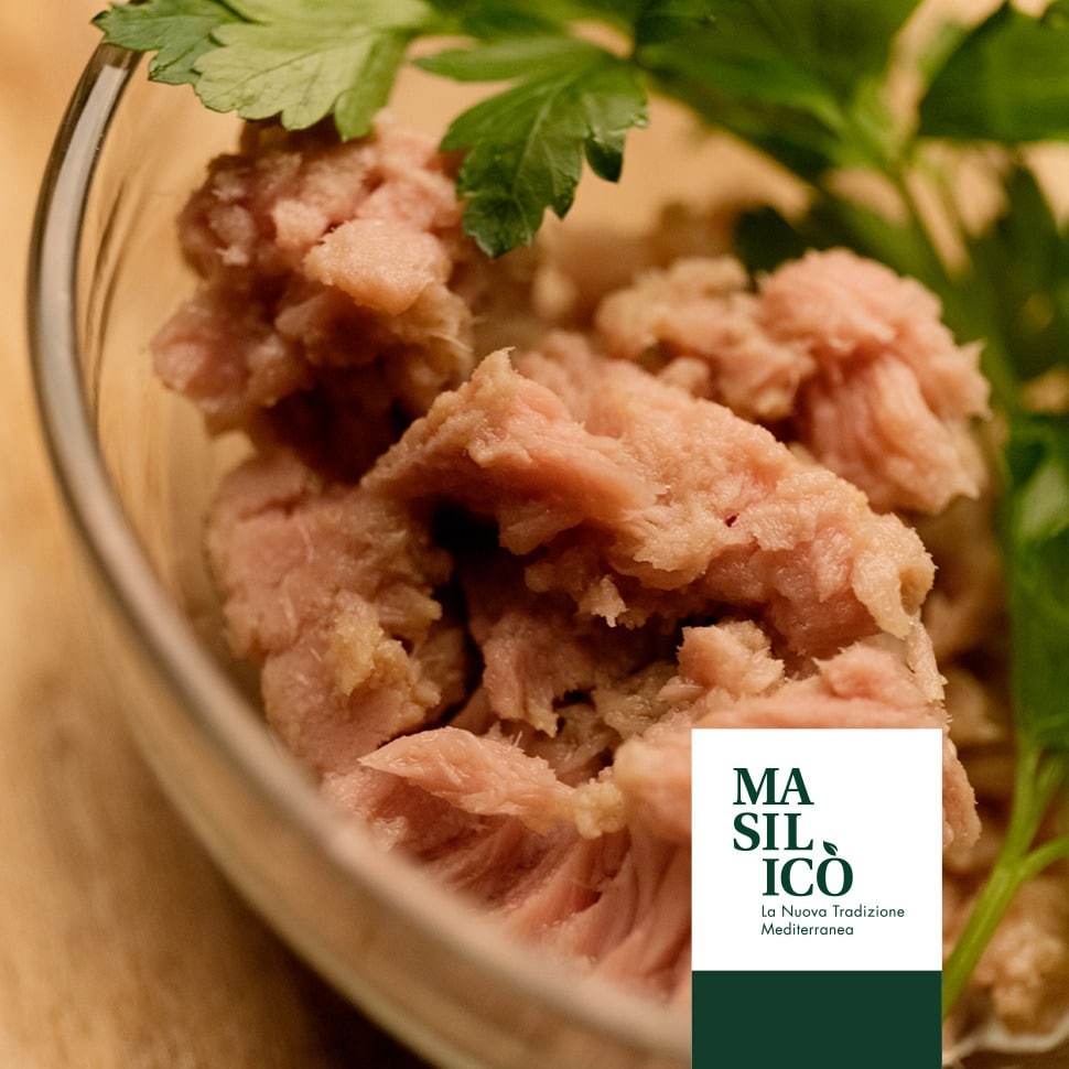 UN GRANDE NUOTATORE: IL TONNO