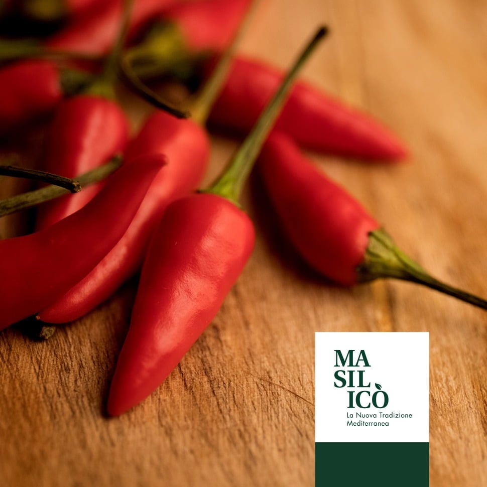 BACCA PICCANTE A FORMA DI CORNO: PEPERONCINO